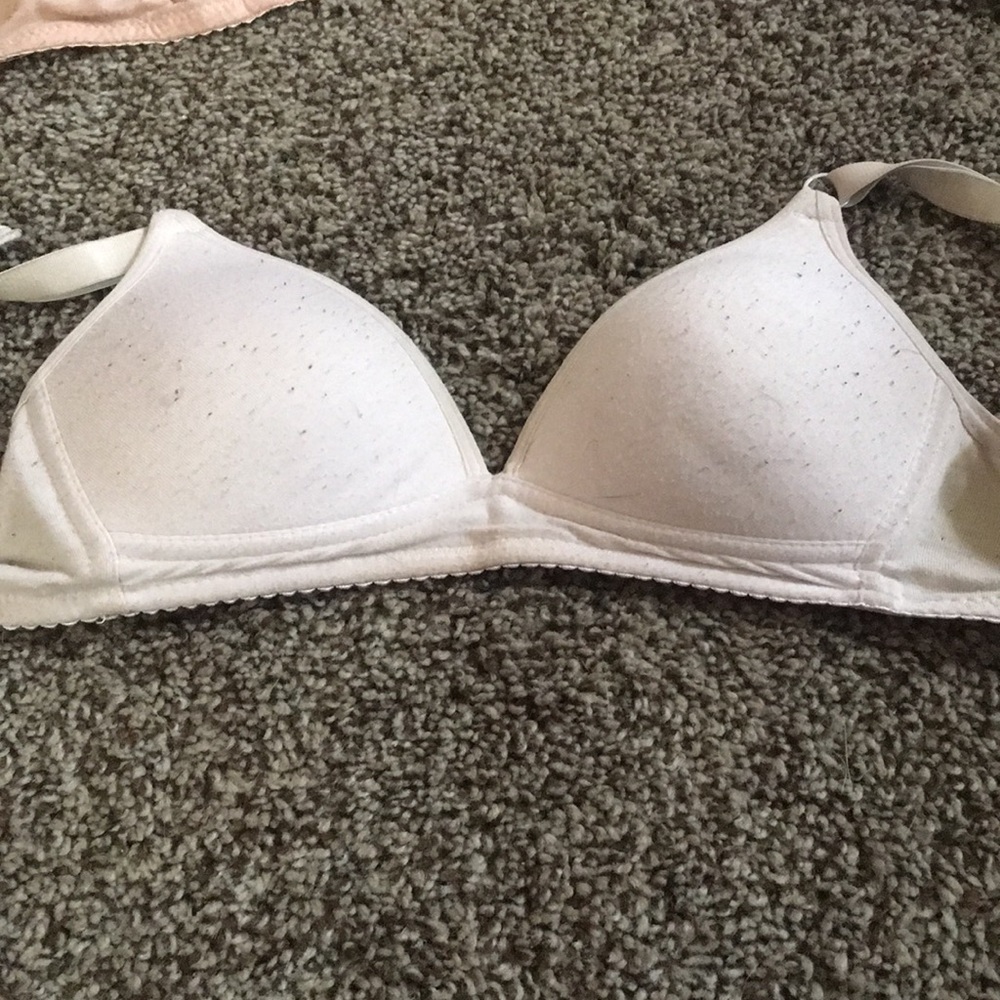 Bras - Picture 3 of 4